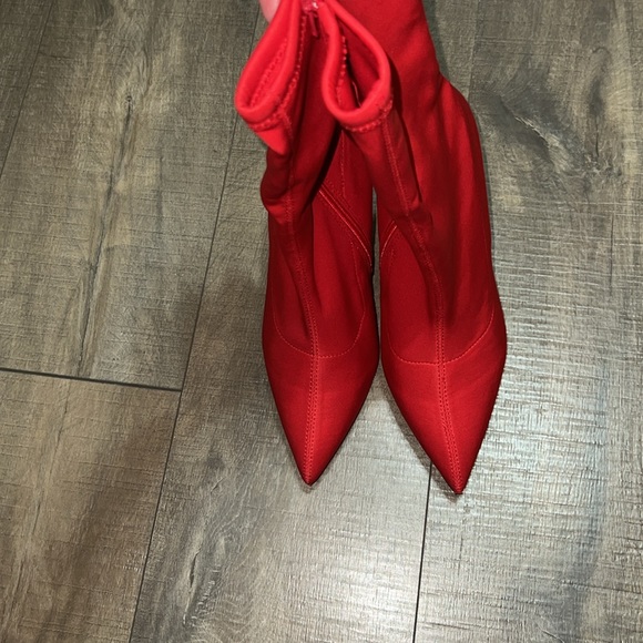 Red Heeled Sock Ankle Pointed Toe Boots Booties - Picture 2 of 3